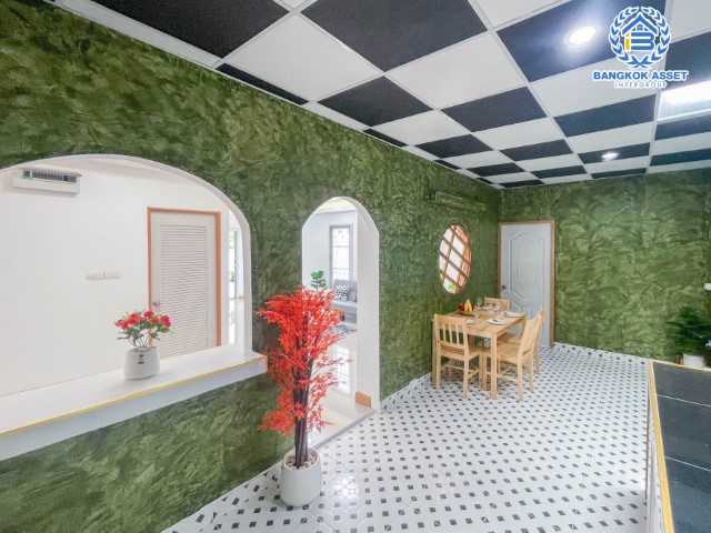 *****ทาวน์เฮ้าส์มือสองย่านกรุงเทพฯ ม.ไอ ดีไซน์ วงแหวน-รามอินทรา #หลังมุม เนื้อที่กว้างขวางมากถึง 30.4 ตร.ว. ฟังก์ชันจัดเต็ม 4 ห้องนอน 2 ห้องน้ำ 1 ที่จอดรถ บ้านสภาพสวย น่าอยู่อาศัย  บนทำเลเยี่ยม เชื่อมต่อถ.วงแหวน-รามอินทรา ถ.คู้บอน ถ.ปัญญา-รามอินทรา ถ.จตุโชติ ใกล้แฟชั่นไอส์แลนด์